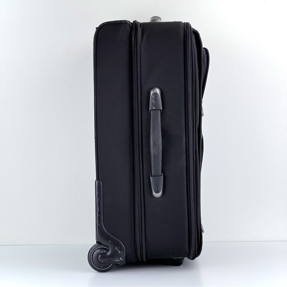 TUMI BLK UPRIGHT ROLLING EXPANDABLE +GARMENT SLEEVE #22034D4-CARRYON - Picture 6 of 16